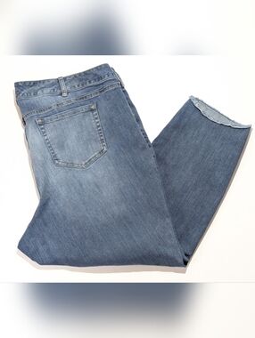 Torrid Boyfriend Crop Jeans Womens 24 Blue Distressed Stretch Denim Frayed Hem